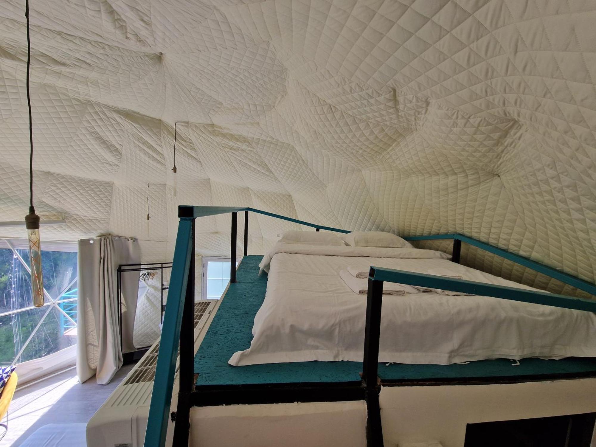 Glamping Georgia Krikhi Hotel Амбролаури Екстериор снимка