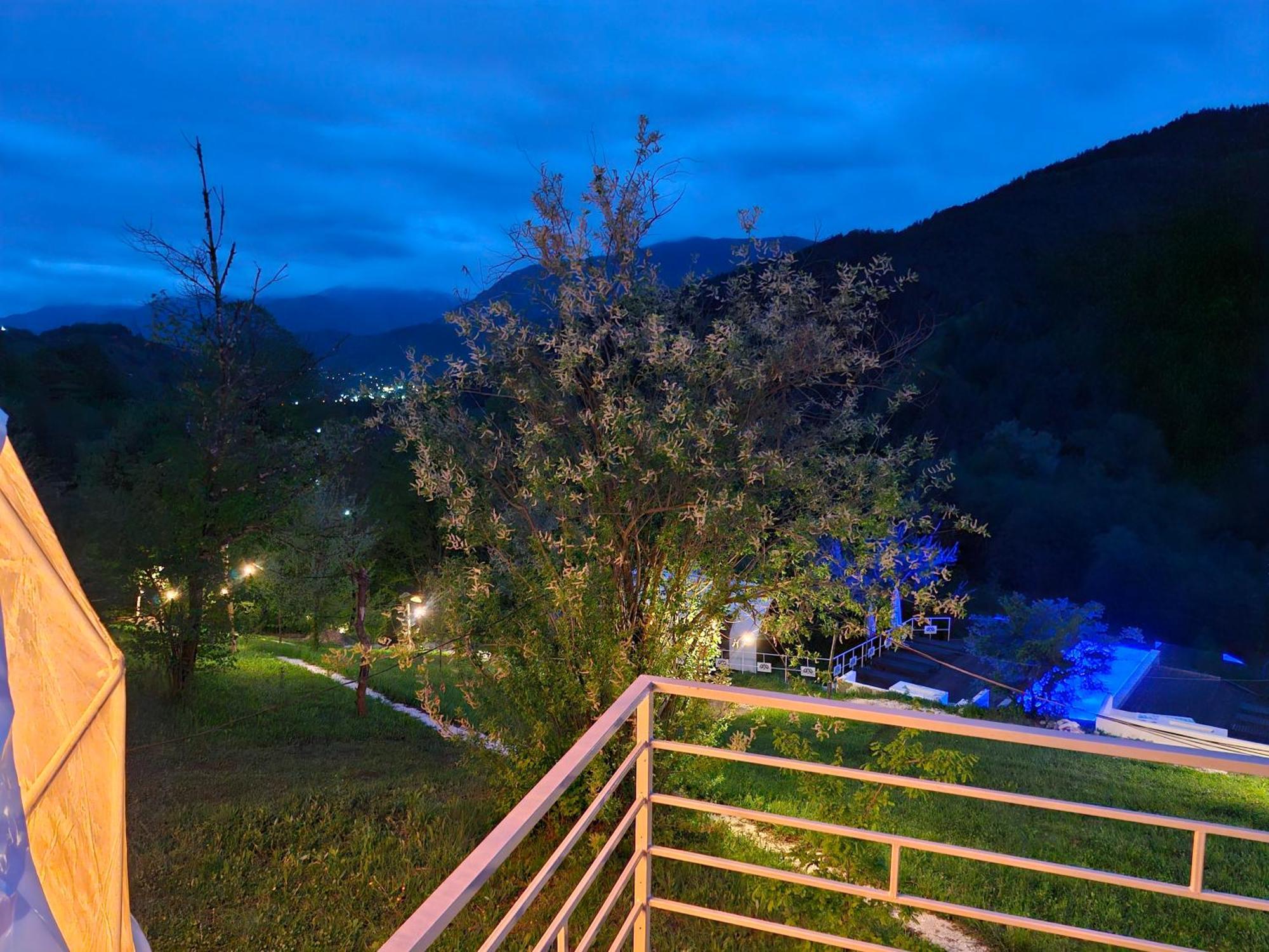 Glamping Georgia Krikhi Hotel Амбролаури Екстериор снимка