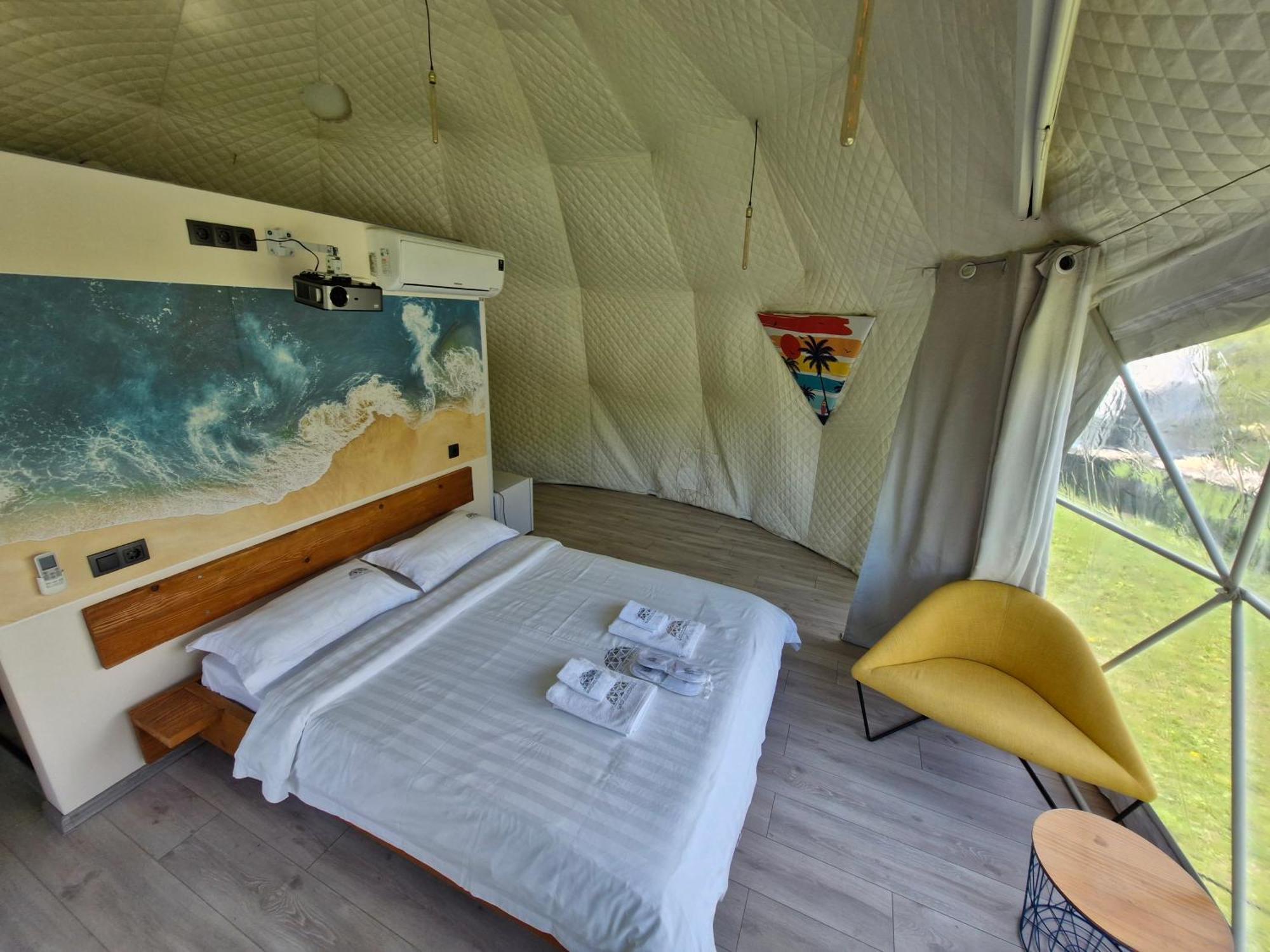 Glamping Georgia Krikhi Hotel Амбролаури Стая снимка